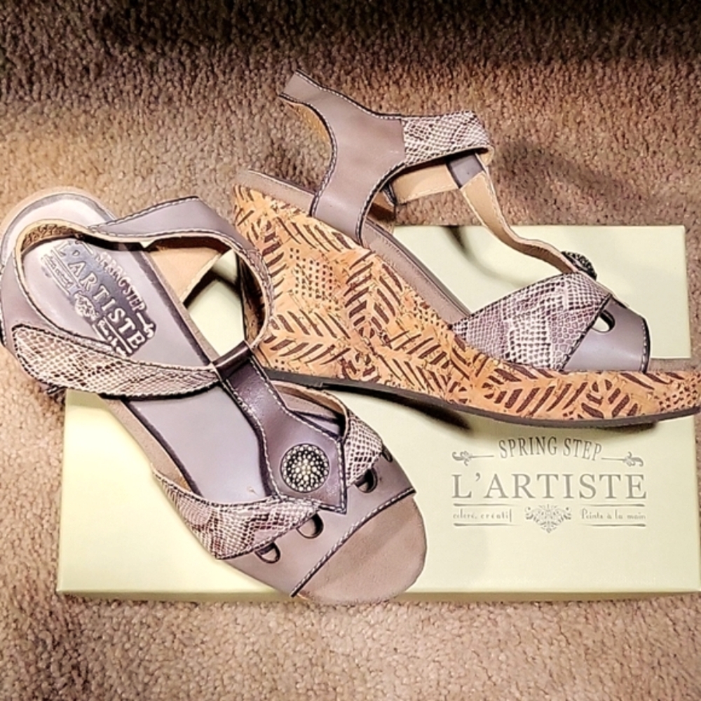 New L 'Artiste sandals